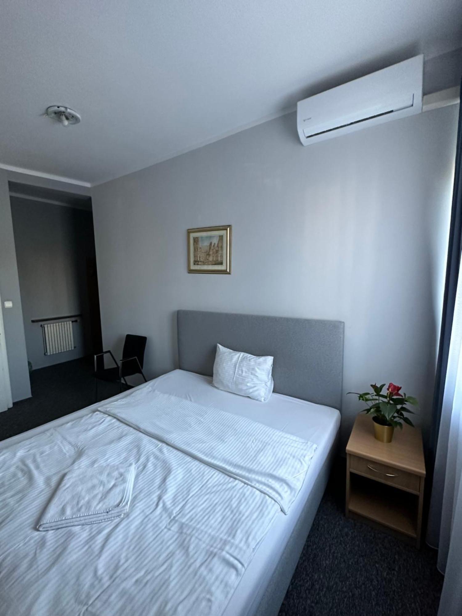 Lezzet B&B Pokoj Goscinny & Turkishrestaurant Varšava Exteriér fotografie